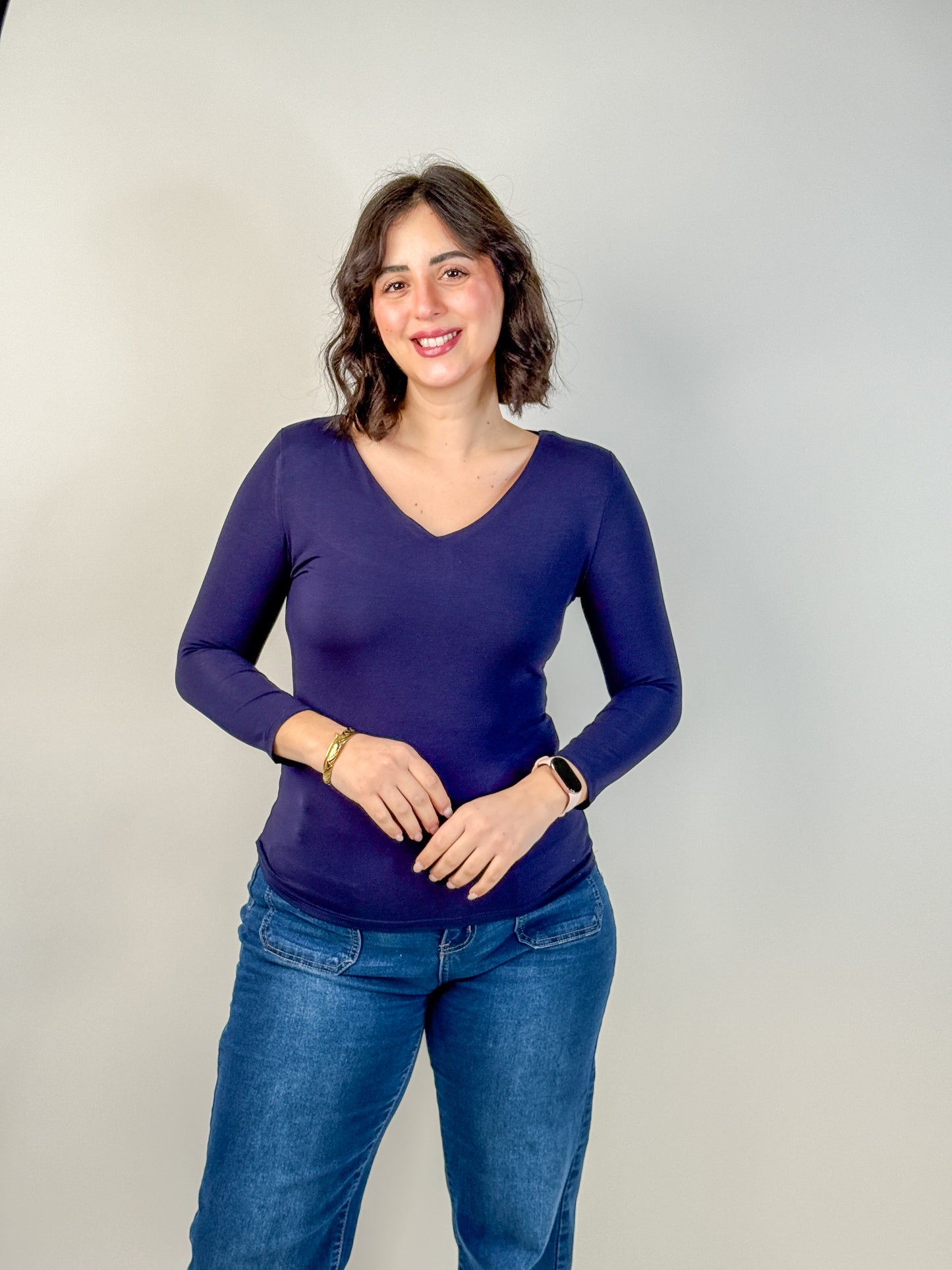 T-SHIRT SCOLLO A V