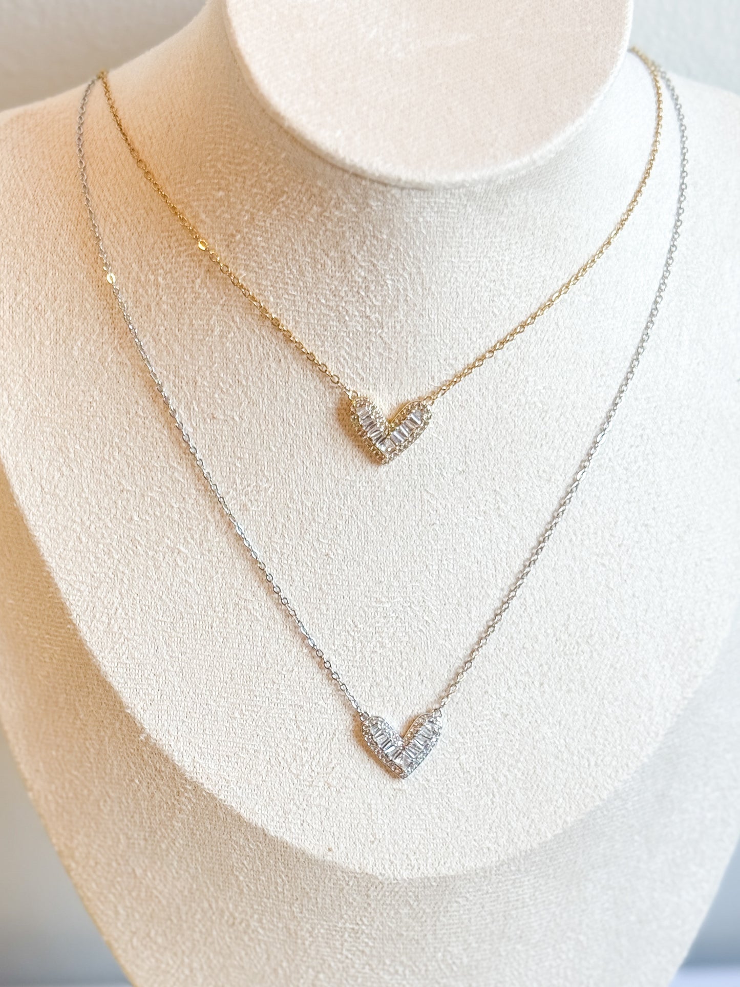 COLLANA FILO SOTTILE CUORE LUCENTE