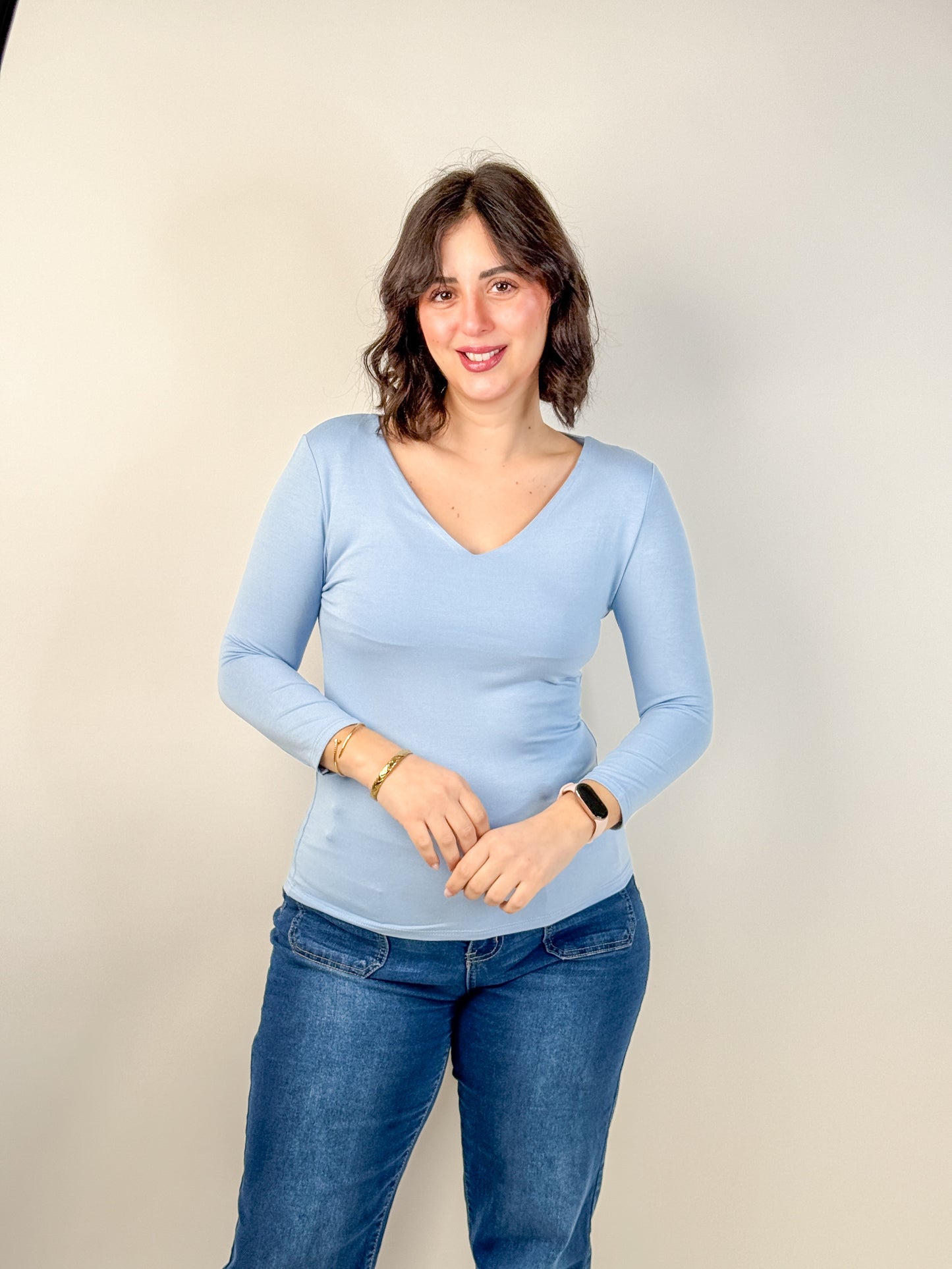 T-SHIRT SCOLLO A V