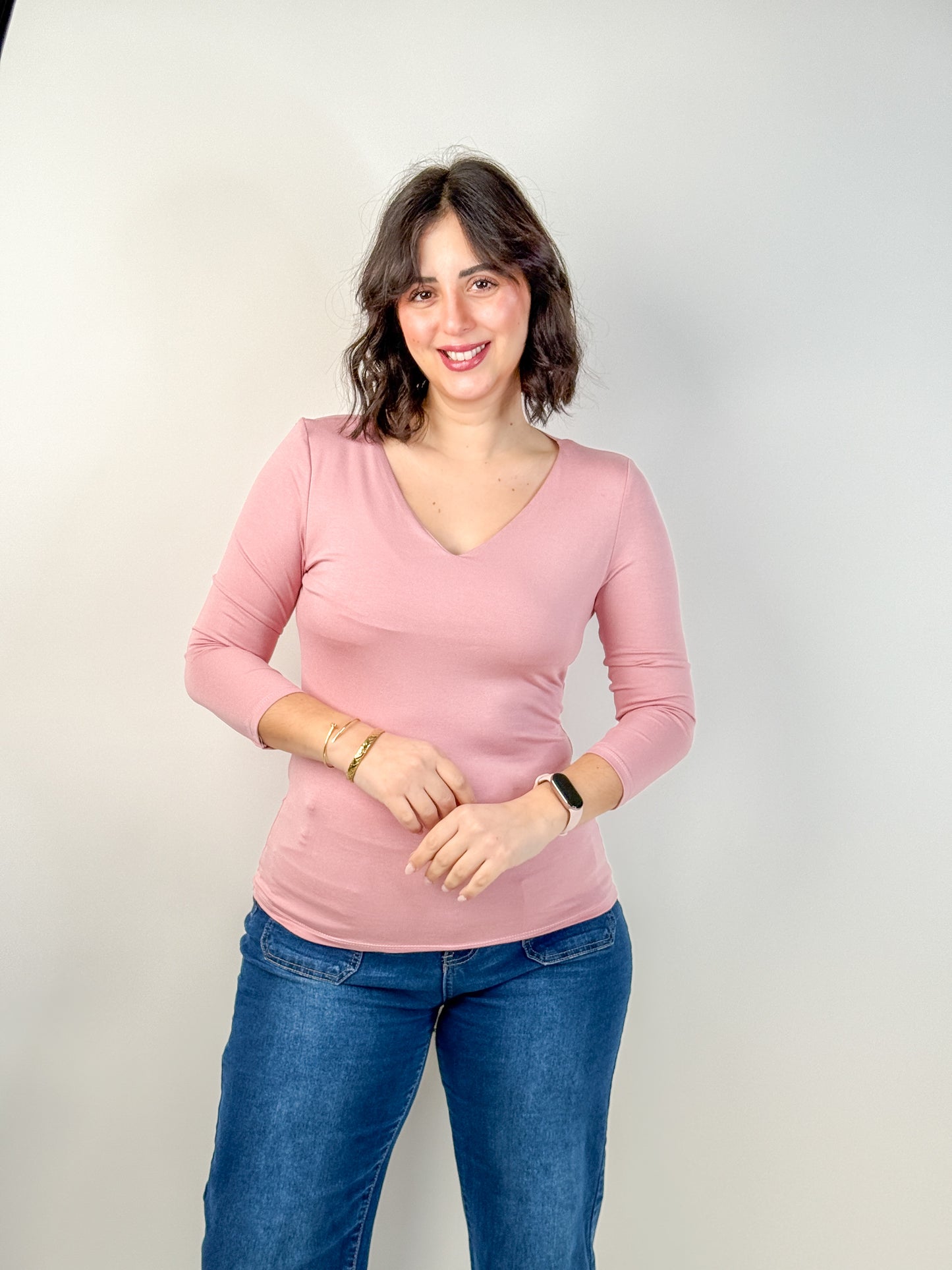 T-SHIRT SCOLLO A V